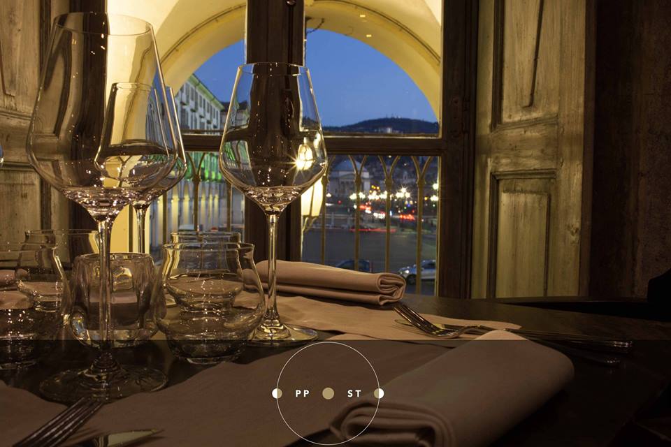 Opposed - Restaurant Cocktail House