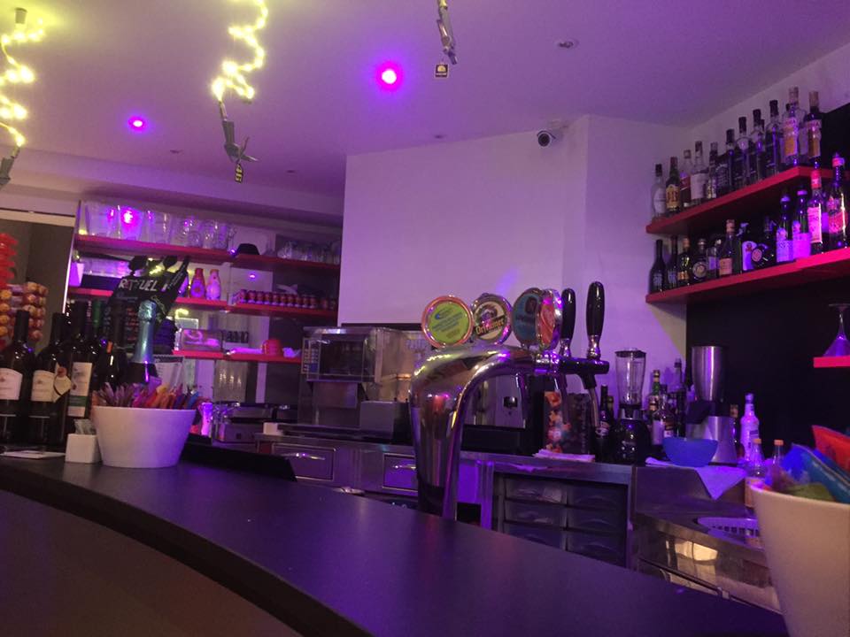 Refuel Cafe - Cocktail & Wine Bar