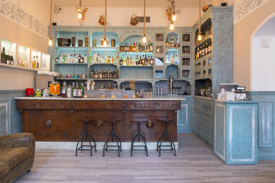 Lomi Lounge Bar Resturant