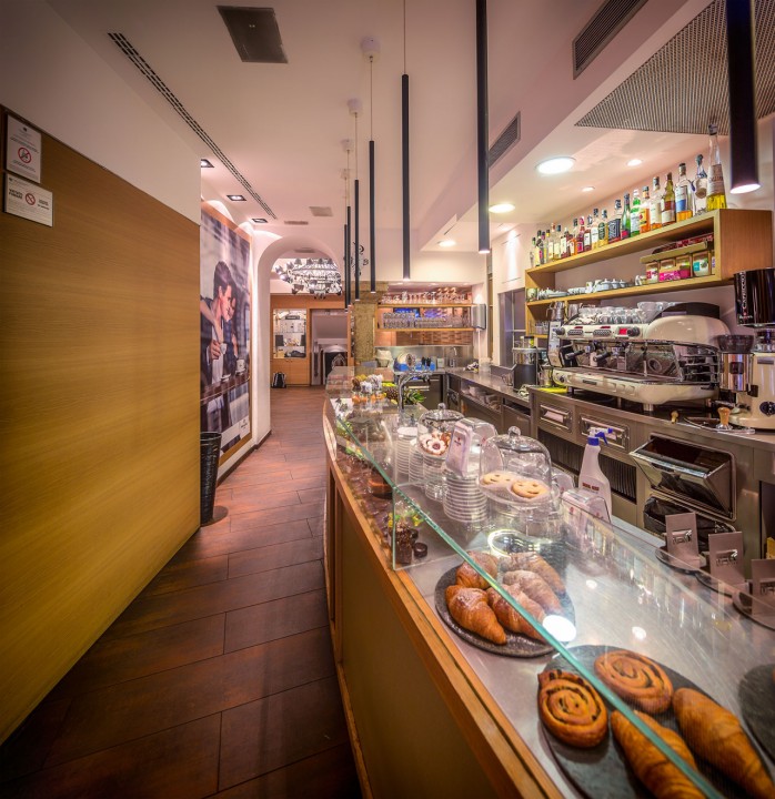 Golden Eagle Street Bar