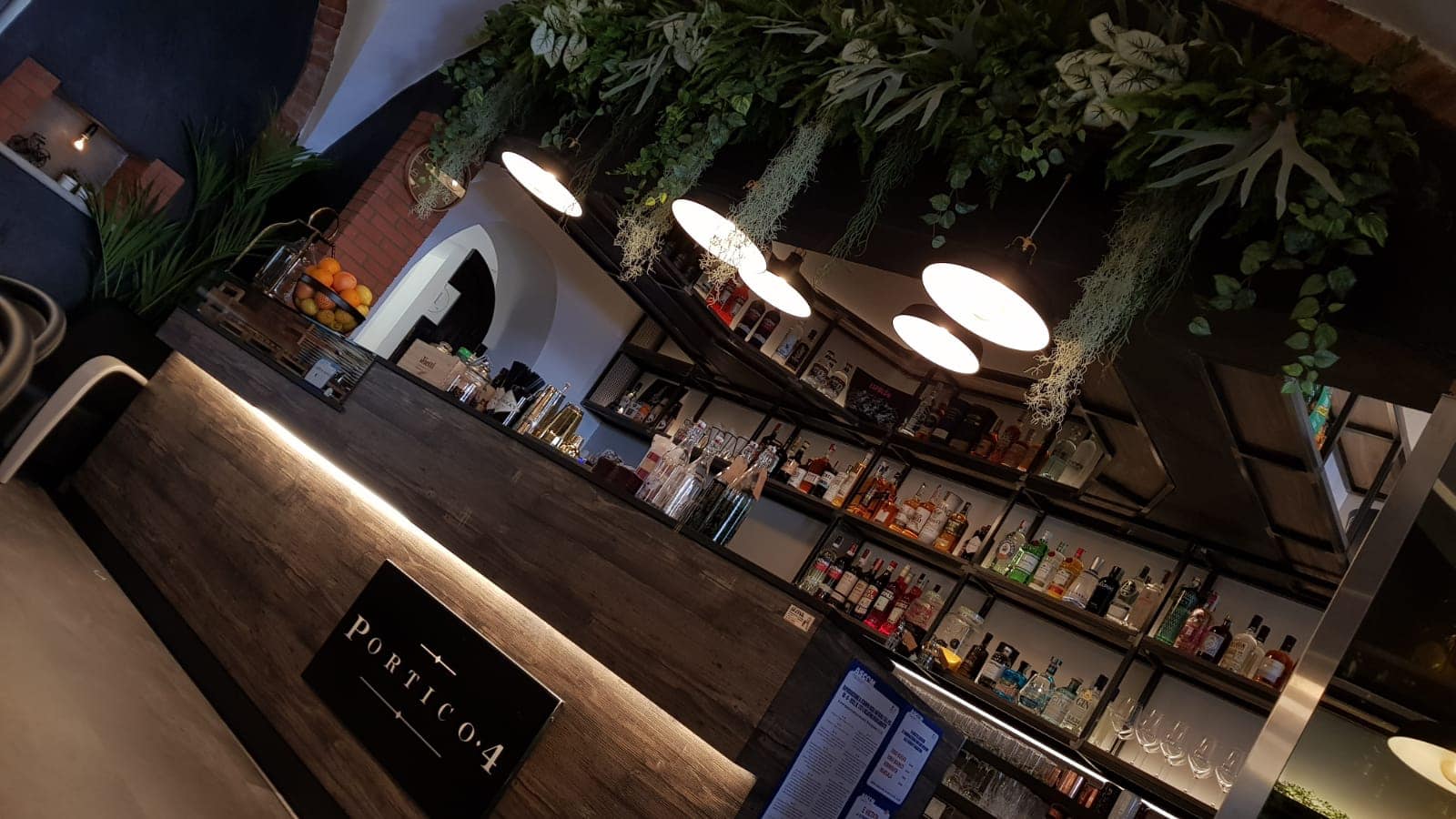 Portico 4 Loungebar